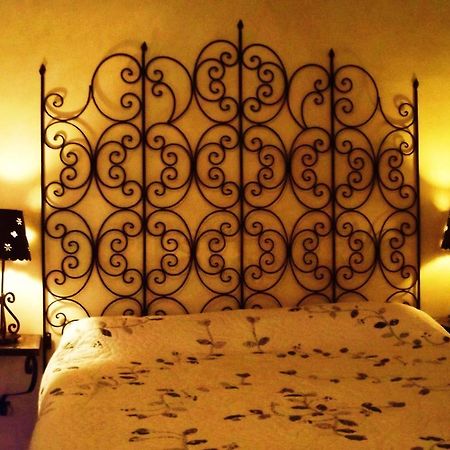 La Maison Aux Volets Bleus Bed & Breakfast เวอนาสก์ ภายนอก รูปภาพ